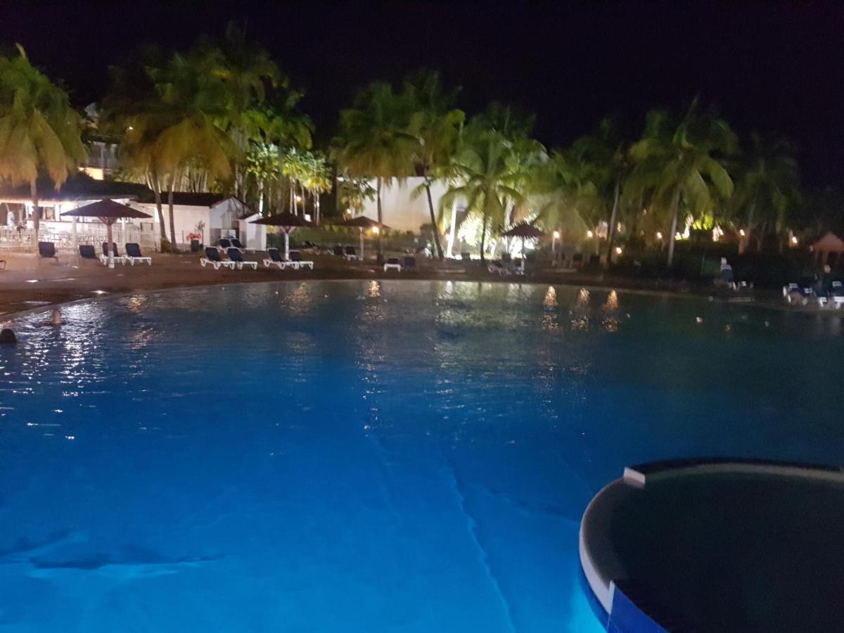 Caraibes Apparts-Resorts Sainte-Anne  Buitenkant foto