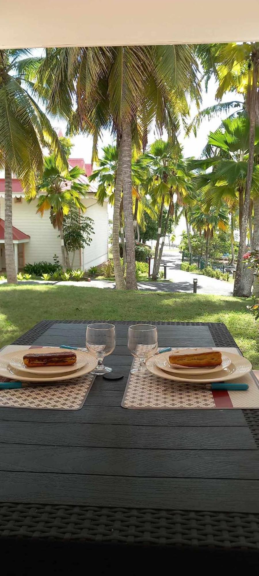 Caraibes Apparts-Resorts Sainte-Anne  Buitenkant foto